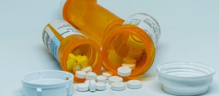 Which is stronger hydrocodone or oxycodone?